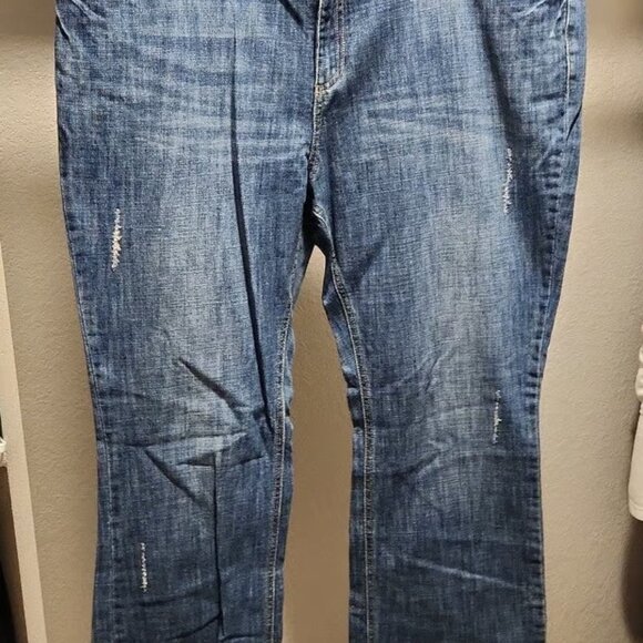 🌴 2 for $40 sale 🌴 Avenue jeans size 18 distressed style - Picture 4 of 9